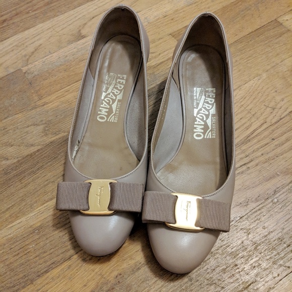 Great condition ferragamo Vara heel - Picture 2 of 7